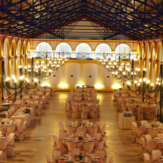 Salones para celebrar bodas en Huelva. Capacidad para 600 personas, acondicionadas y decoradas con gusto